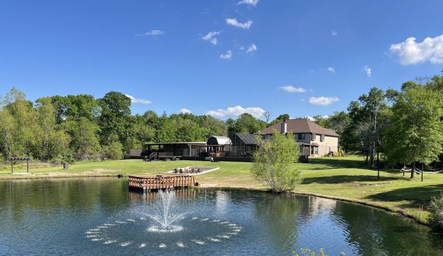 The Retreat at Hempstead - Lodging & Events! Sleeps 28, Events up to 100 guests.