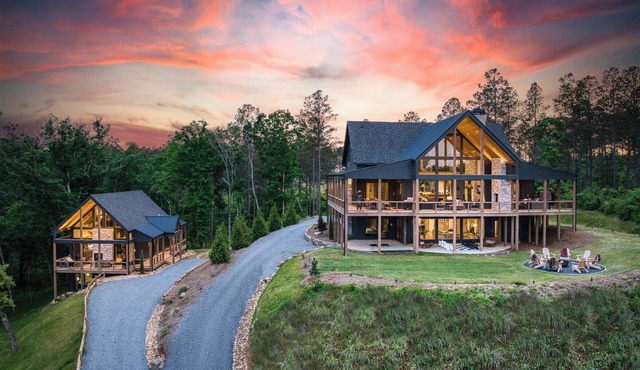 The Retreat at Oakwood – A High-End Stay for Large Groups & Gatherings