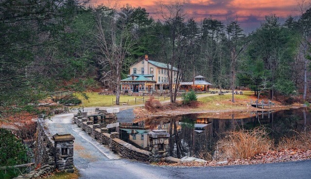 The retreat at Poconos Mansion | 50 guests | private