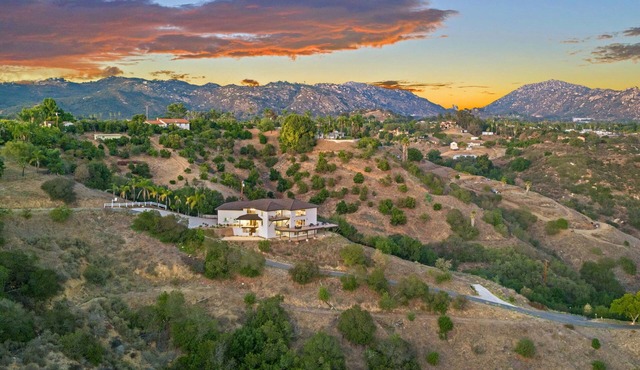 The Retreat at Rainbow Vista - Sleeps 24 Epic Views HotTub Theater/Games Room