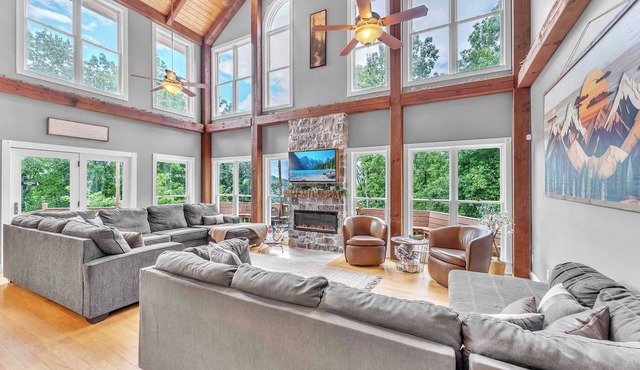 The Retreat at Wildwood - Hot Tub, Theater, & Deck