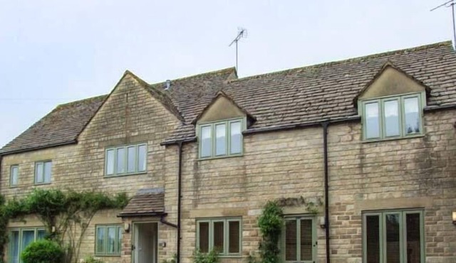 THE RETREAT, country holiday cottage, with a garden in Bibury