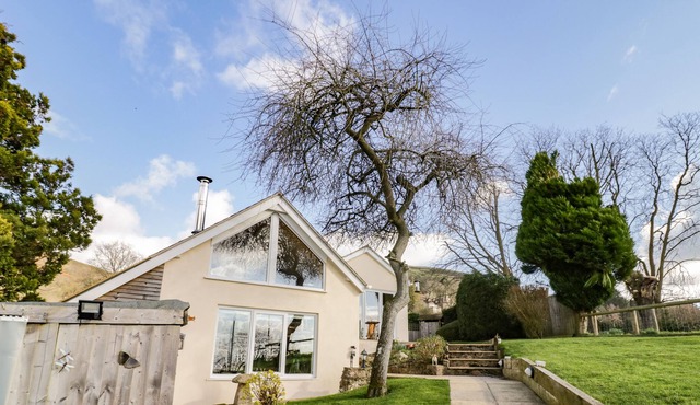 THE RETREAT, country holiday cottage, with a garden in Malvern