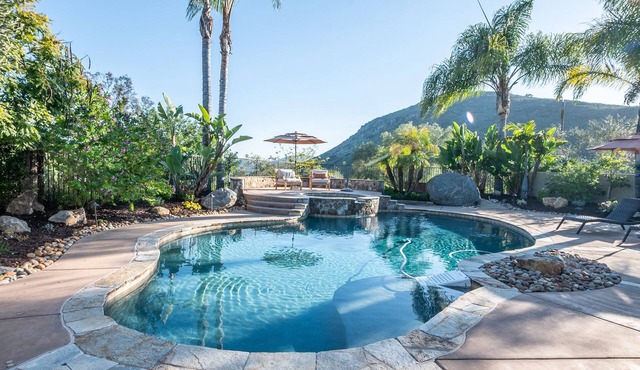 The Retreat: Game Room, Pool Table, Pool & Hot tub