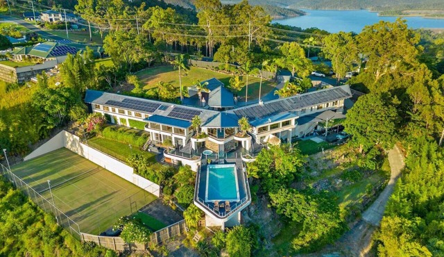 The Retreat Gold Coast + Panoramic Views Sleeps 25