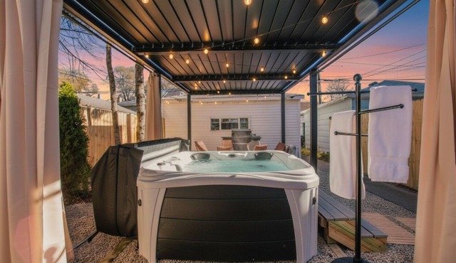 𝕋ℍ𝔼 ℝ𝔼𝕋ℝ𝔼𝔸𝕋 Hot Tub, Cinema, Game Room, Fire Pit, Bar, Garage - Sleeps 14