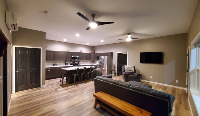 The Retreat on Fisher Lane - Secluded Getaway with Valley View - Wi-Fi