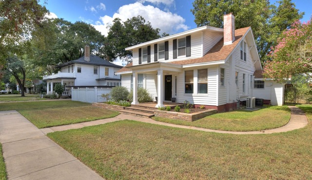 The Retreat on Mills Street-Downtown Smithville