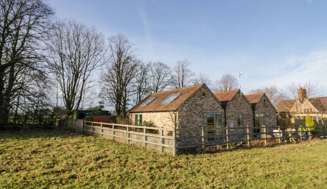 THE RETREAT, pet friendly, character holiday cottage in Barford