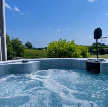 The Retreat, Sauna & Hot Tub, Charming & Cosy Gem