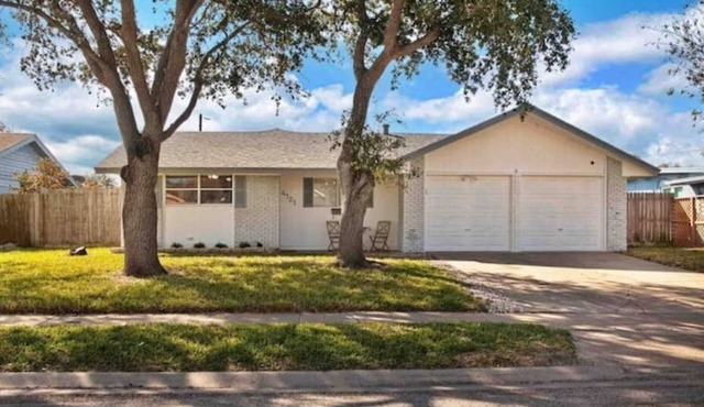 The Retreat-Spacious King Beds-Garage Parking-7 Beds-Cornhole Games