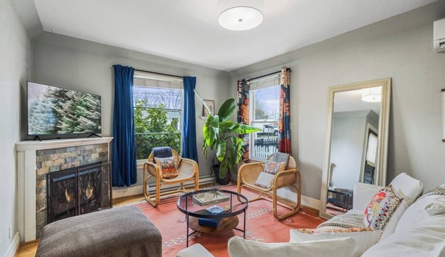 The Retreat - Spacious Luxury Stay Workspace & Private Patio