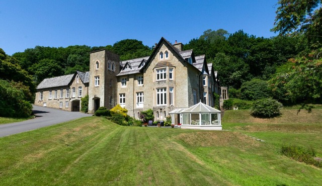 The Retreat - Two Bedroom Apartment, Sleeps 4