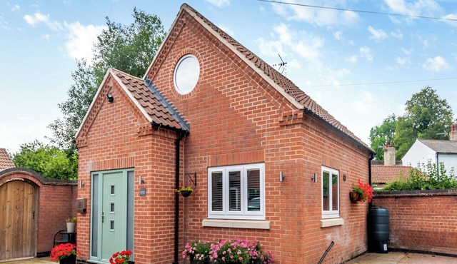 The Retreat - UK45099