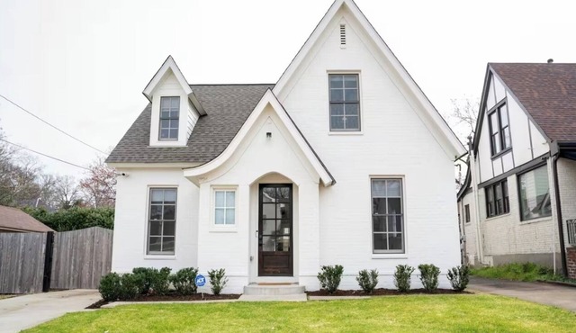 The Retro Memphis! Arcade + Hot Tub