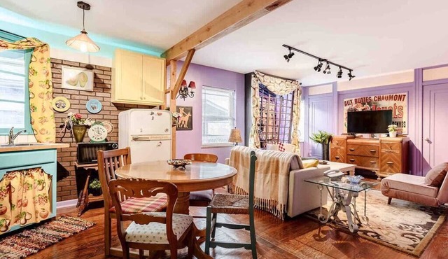 The Retro Retreats: Entire Building