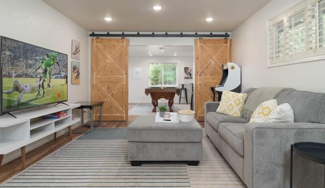 The Reunion Game House: 10 min walk to Autzen