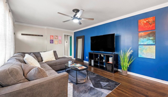 The Rhitreat - 2BR, 10 Min to Downtown & Airport