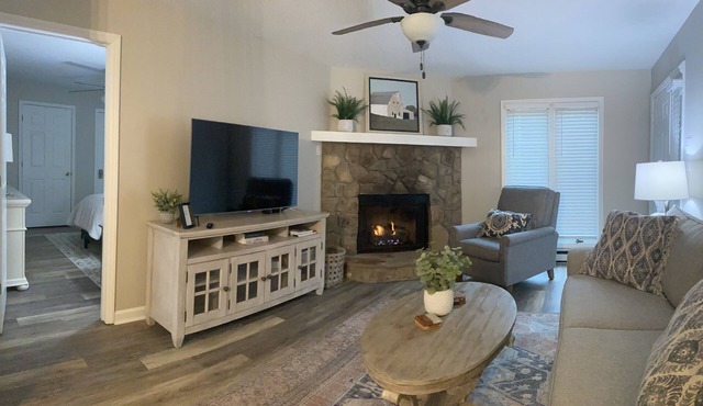 The Rhodie Blowing Rock. Ground Floor Condo. 2BR 2BA Walk to Town.