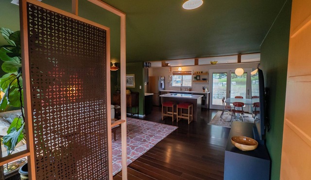 The Rhody House - A Stylish Seattle Area Getaway Near Lake & Hiking