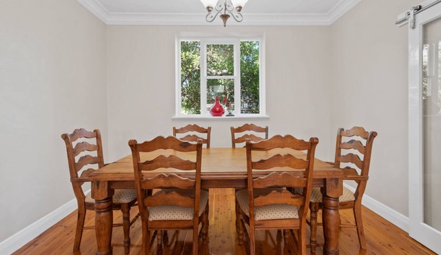 The Richardson - Spacious Entertaining, Sleeps 8