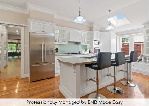 The Richardson - Spacious Entertaining, Sleeps 8