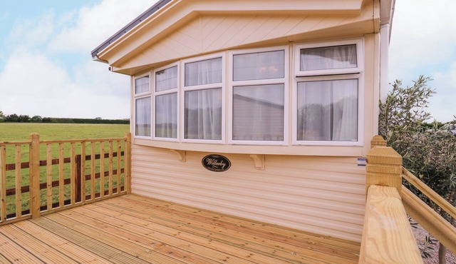 THE RICHMOND, pet friendly, with a garden in St. Osyth