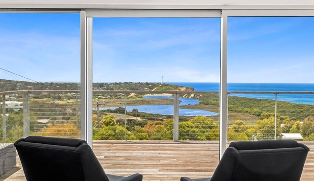THE RIDGE - fantastic views in Fairhaven with space for the whole family!