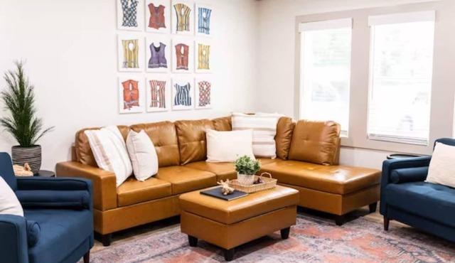 The Ridge House-Lake House w/Hot Tub & Game Room-DOG friendly