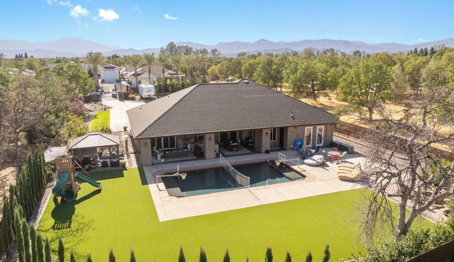 The Ridgewood Estate : Pool - Fire Pit - Central
