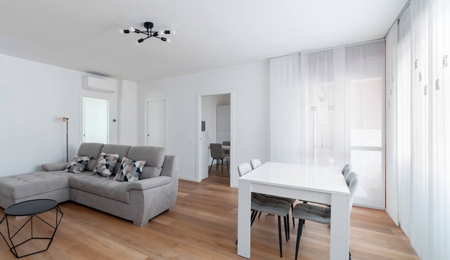 The Right House, Modern and Spacious Three-room Apartment Near Policlinico Monza