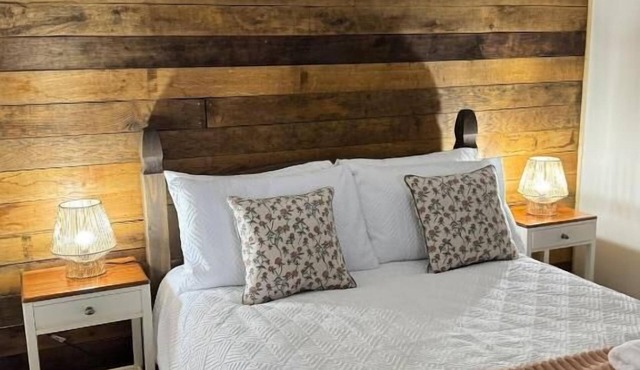 The Riley Stable- Cozy Getaway