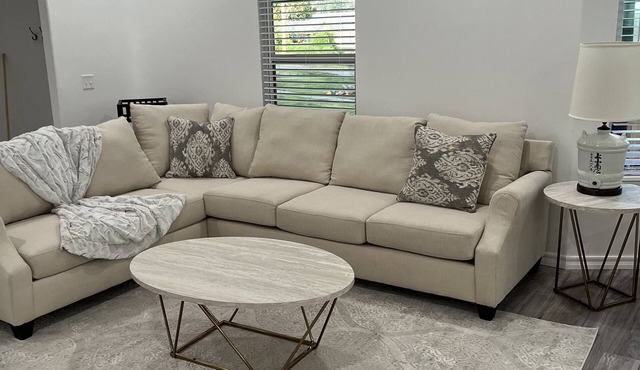 The Ritzy Villa! Walking distance to downtown!