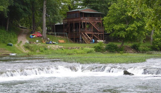 The River Cabin at Miramichee Falls in Hardy on the waterfront with kayaks