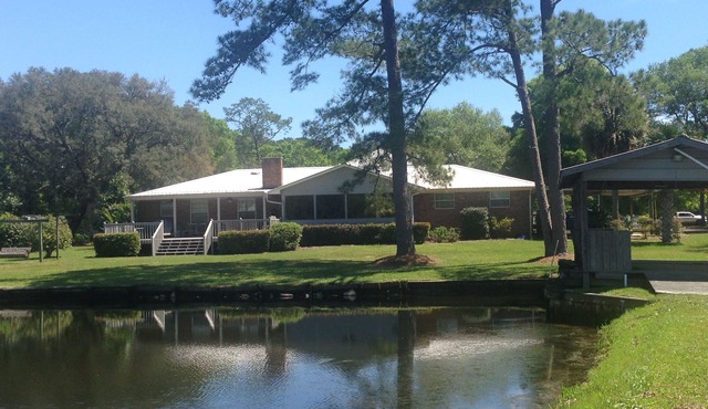 The River Getaway 3300 Sq Ft on 1.4 acres - 6.9 Miles From The Beach