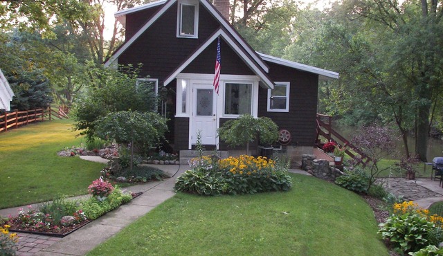 The River House of Alaska, Michigan located Southeast Grand Rapids, pet friendly
