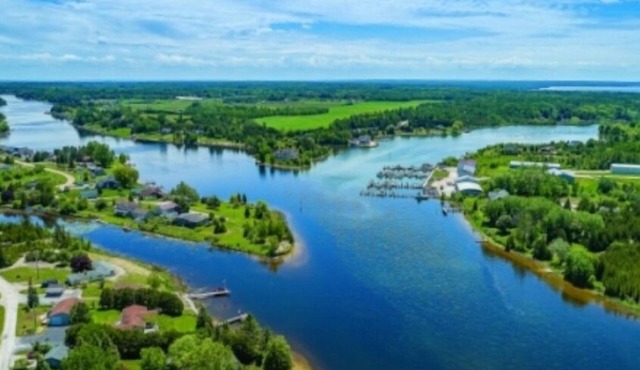 The River House perfect location on the Cheboygan River!