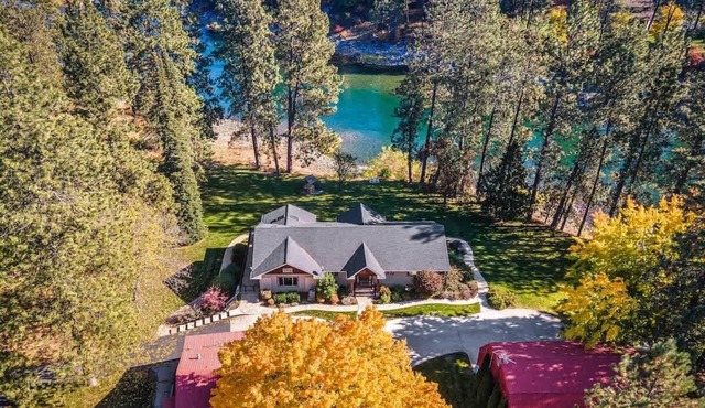 The River House: Private Estate with Kayaks & Views