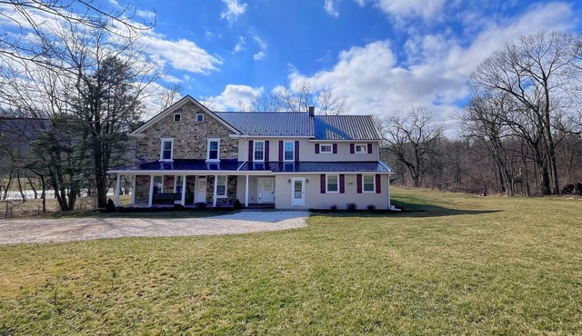 The River House: stone section built in 1790, borders the scenic Juniata River!