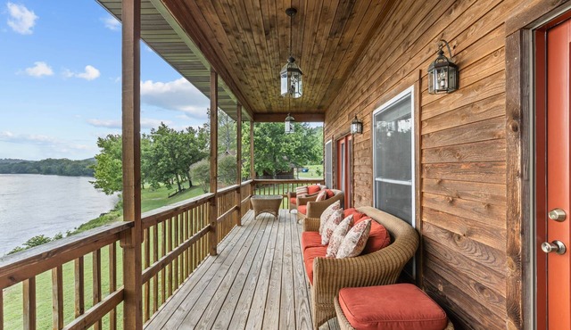 The River Lodge at Rim Shoals