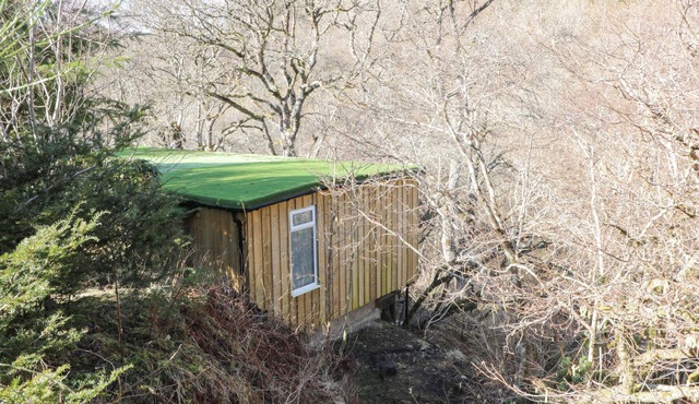 THE RIVER LODGE, romantic, country holiday cottage in Oban