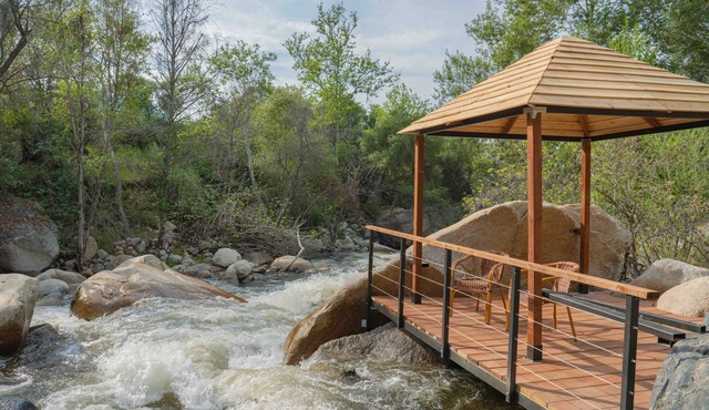 The River's Edge - Private Home with River Access and Spa