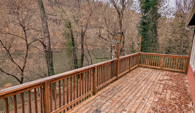 The River Side Lodge- With private boat dock on the KY river!