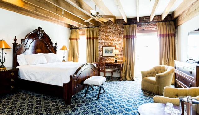 The River Walk Inn - Room 803