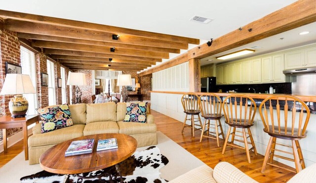 The River Walk Inn - Room 806