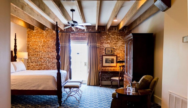 The River Walk Inn - Rooms 801-806