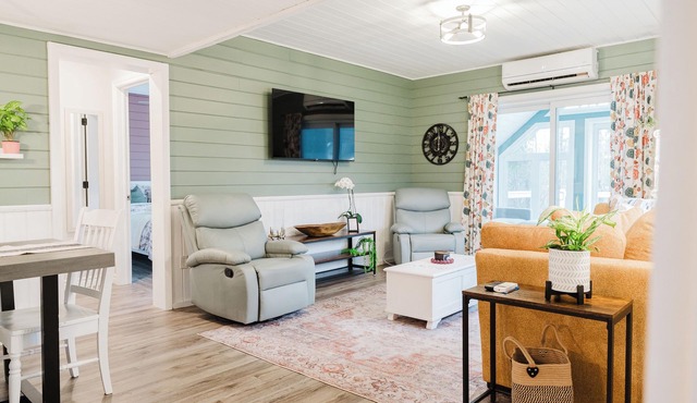 The Riverbend HousenPeaceful river size Retreat