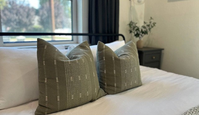 The Riverbend Retreat -Cozy Family Friendly Home in West Sacramento