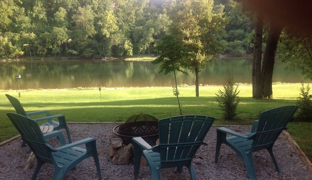 THE RIVERBEND RETREAT-A White River Fishing Cabin