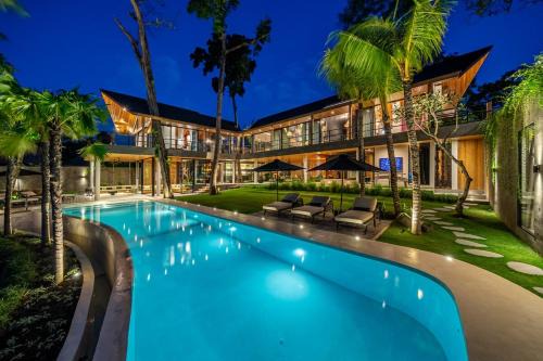 The Riverfront 5BR Luxury Villa Near the Beach